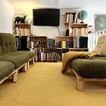 Grand triplex calme avec cour privée