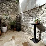 Grand triplex calme avec cour privée