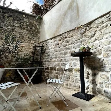 Grand Triplex Calme Avec Cour Privee Apartment *