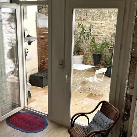 Apartment Grand Triplex Calme Avec Cour Privee Paris