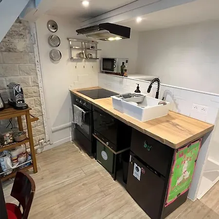 Appartamento Grand Triplex Calme Avec Cour Privee