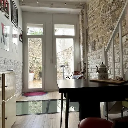 Apartment Grand Triplex Calme Avec Cour Privee Paris